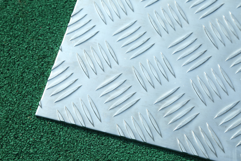 大五条筋花纹铝板